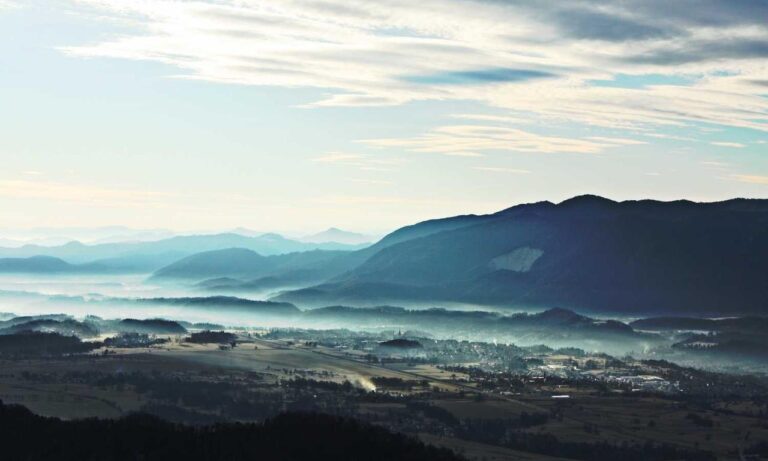 laptop with eye tracking cameras fntkech