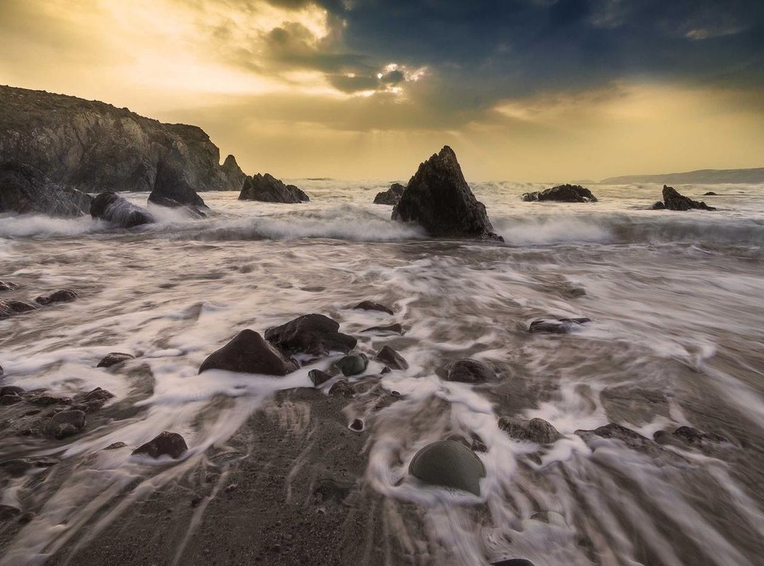 Don't Guess: Your Guide to Nailing Meau Bikini Sizing